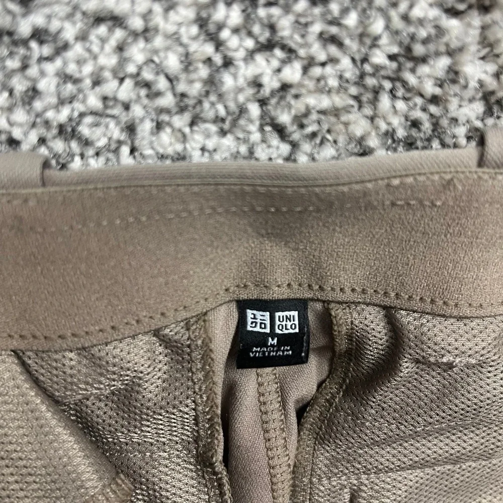 Uniqlo Stretch Dry EX Pants Mens M Taupe Athletic Golf Travel Casual